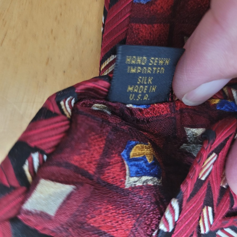 Robert Talbott Studio Silk Tie Red Geometric Chevron Hand Sewn USA Mens Necktie - Picture 8 of 8